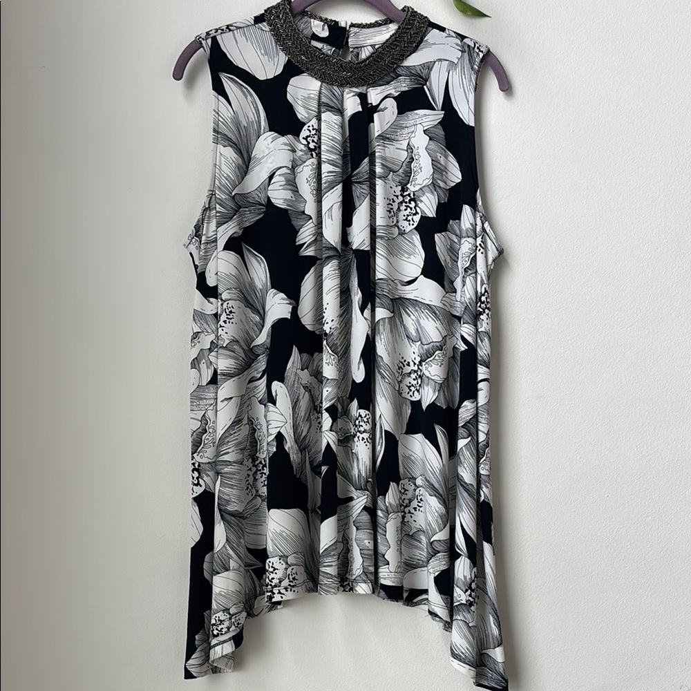 Alfani Woman Floral Sleeveless Top with Beaded Neckline in Black and White Sz 1X